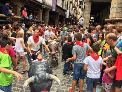 Las calles de Morella vuelven a la normalidad despus de los Bous de Sant Roc