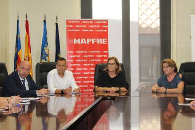 Jóvenes de la Asociación de Familiares de Enfermos Mentales de Borriana realizarán prácticas junto a seis artistas falleros de la localidad