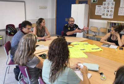 El profesorado de Almassora usará petos reflectantes en las salidas por seguridad para el alumnado