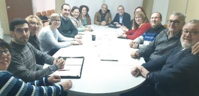 L'executiva provincial es reuneix amb l'agrupació local per a canalitzar les demandes veïnals a les institucions amb representació