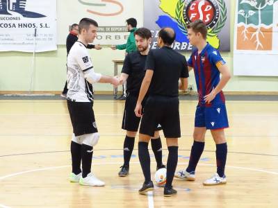 El Viveros Mas de Valero encaja su primera derrota de la temporada frente al CD Maristas (3-4)