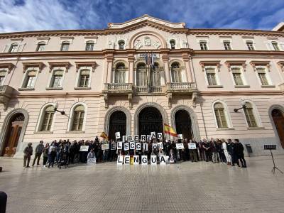 VOX Castellón se suma a la concentración de Hablamos Español contra la Ley del ‘Timolingüismo’