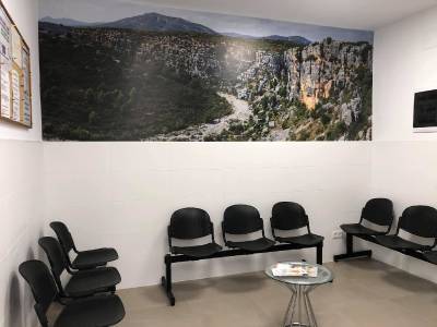 Tírig inaugura el renovado consultorio médico y el acceso a la primera planta del Ayuntamiento