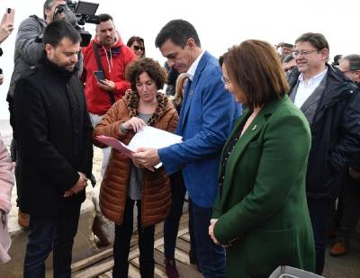 La alcaldesa de Almenara pide al Presidente del Gobierno la agilización de la construcción de las escolleras en la Playa Casablanca