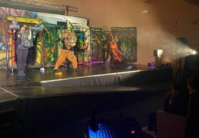 Oropesa del Mar acerca el inglés a los escolares con obras de teatro en el Espai Cultural
