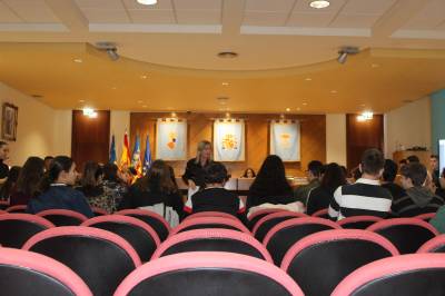 Els alumnes de l'IES Jaume I debaten sobre les diferents metodologies educatives