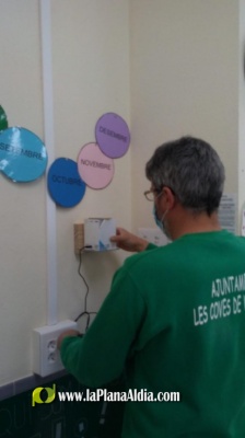 Les Coves de Vinrom instala detectores de calidad del aire en el CEIP La Moreria que permiten conocer en tiempo real el estado de las aulas