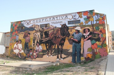 Vilafams reconoce sus races agrcolas con un mural de Tnia Traver