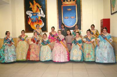 Quarts de Calatrava presentó a sus falleras mayores a ritmo de cabaret.