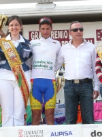 El ciclista de La Vilavella Juan Luis Carratalá gana el maillo blanco, como mejor corredor provincial, en la Volta a la Provincia