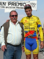 El ciclista de La Vilavella Juan Luis Carratalá gana el maillo blanco, como mejor corredor provincial, en la Volta a la Provincia