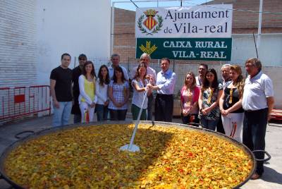 La Tercera Edad llena el Casal de Festes después de la gran 'mascletà' de Peñarroja