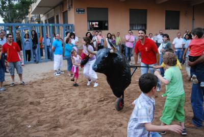 Vacas para los mayores y encierro infantil para los pequeños