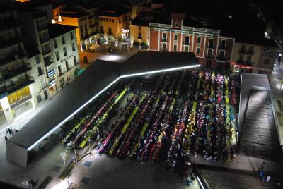 2.500 personas participan en el macrosopar en la plaza Mayor