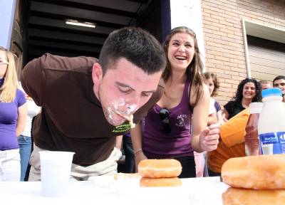 Concusos de donuts y Tombet de bou en la Residencia Santa Ana