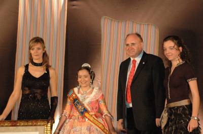 Sorpresas y emoción en la exaltación infantil de la falla Club Ortega.