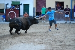 El barrio de Sant Xotxim se llena de aficionados al toro