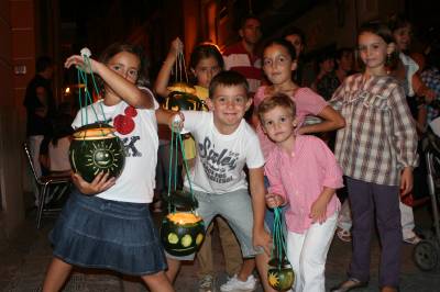 La localidad retorna la tradición dels fanalets