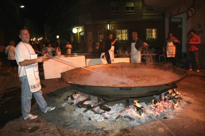 Las fiestas de la Cova Santa celebran su cena de hermandad.