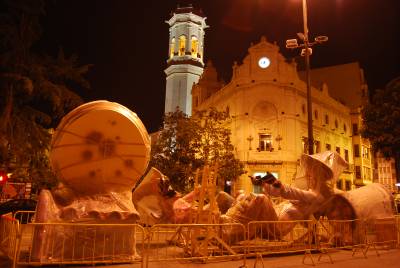 La Falla Chicharro sacó anoche sus primeros Ninots