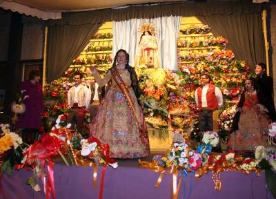Multitudinaria ofrenda floral