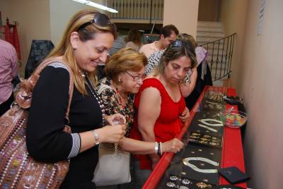 Inaugurada la exposición de artesanía fallera.