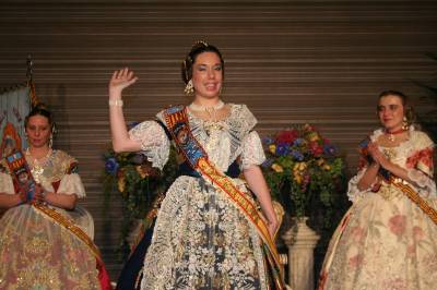 Acció i records en la presentació de la falla Chicharro.