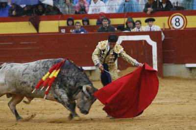 La lluvia no frenó las ganas de toros en la feria de la Magdalena