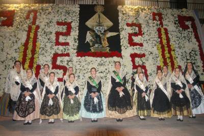 Multitudinaria ofrenda a la Mare de Déu del LLedó