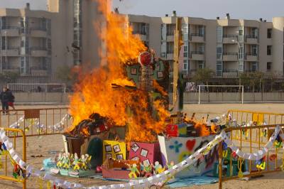 Los colegios queman sus fallas