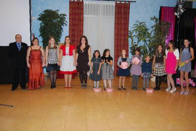 La Falla Sant Blai proclamó a sus nuevas falleras para 2011 y despidió a las de 2010