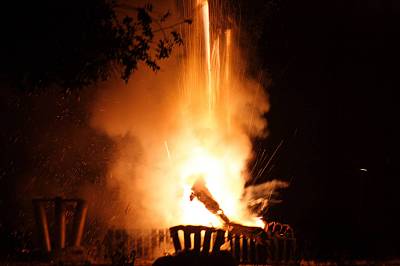 La primera mascletà de Burriana llenó la noche de la Plantà