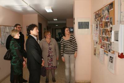 Colomer (PSOE) visita la asociación Síndrome de Down y apuesta por facilitar la inserción laboral de personas con discapacidad psíquica