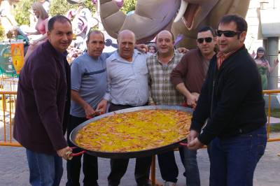 Chicharro y Don Bosco que mantienen la fiesta en el casal