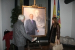 Traver Calzada realiza un retrato del Rey para el nuevo edificio del Ayutnamiento y expone en la Biblioteca