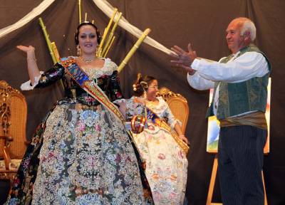 La Bosca presenta a sus falleras en una Llar Fallera en la que ya no se puede fumar