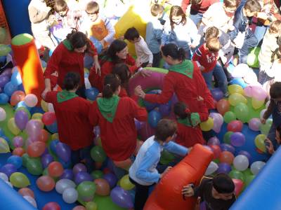 La Vall: Mil globos estallaron en una mascleta infantil