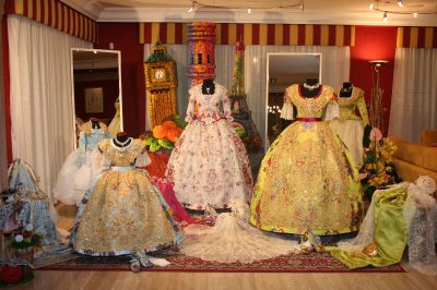 Seguimos mostrando los vestidos de las falleras mayores.