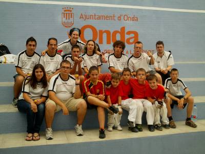 El Club Adaponda participa en una jornada de raspall adaptado con el Club Pilotari d’Onda