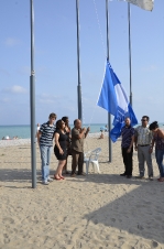 El equipo de gobierno ha izado las banderas azules
