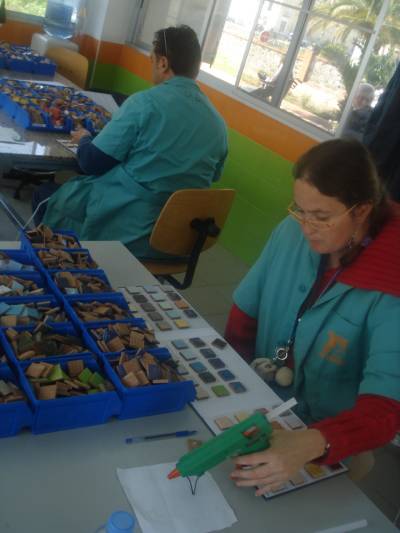 Usuarios de ATEN3U con traumatismo craneoencefálico tras sufrir un accidente de tráfico realizan muestrarios y labores de reforestación para FABRESA