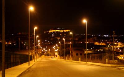 El ayuntamiento instala baterías de condensadores en el alumbrado público para reducir el gasto superfluo en la factura eléctrica