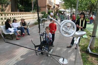 Jugant Jugant divierte a los más pequeños en la plaza Sant Ferran