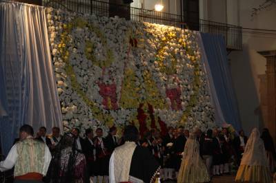 Castellón se vuelca en la multitudinaria ofrenda de flores a la Verge del Lledó