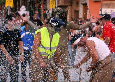 La cabalgata llena las calles de sátira