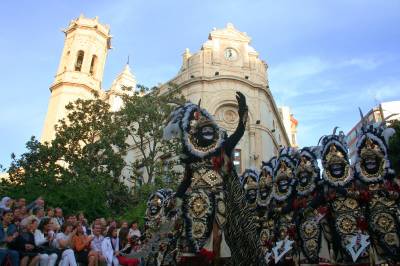 Espectacular desfile de Moros y Cristianos
