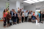 La reina y las damas visitan el Centro Respira y Alzheimer 