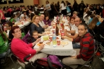 La Llar Fallera acoge la multiltudinaria cena de pa i porta