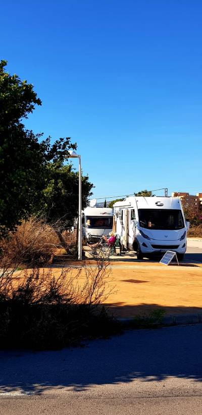El PP de Cabanes detecta una acampada il?legal de caravanes a Torre la Sal front la passivitat de Comproms i PSPV