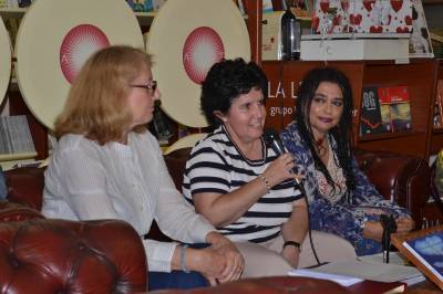 Mª Auxiliadora Fonellosa dedica su poemario a la UNEE y a las personas con otras capacidades